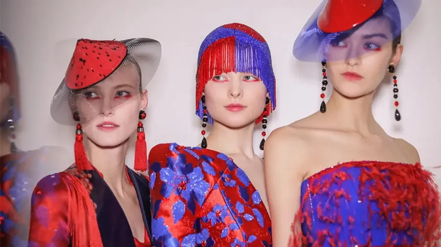 Алая метка: как повторить макияж с показа Armani Privé