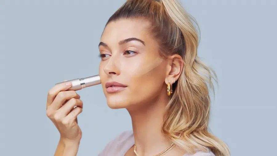 Хейли Бибер запускает косметическую марку Bieber Beauty