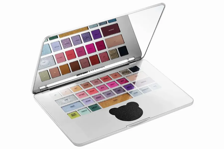 Moschino и Sephora