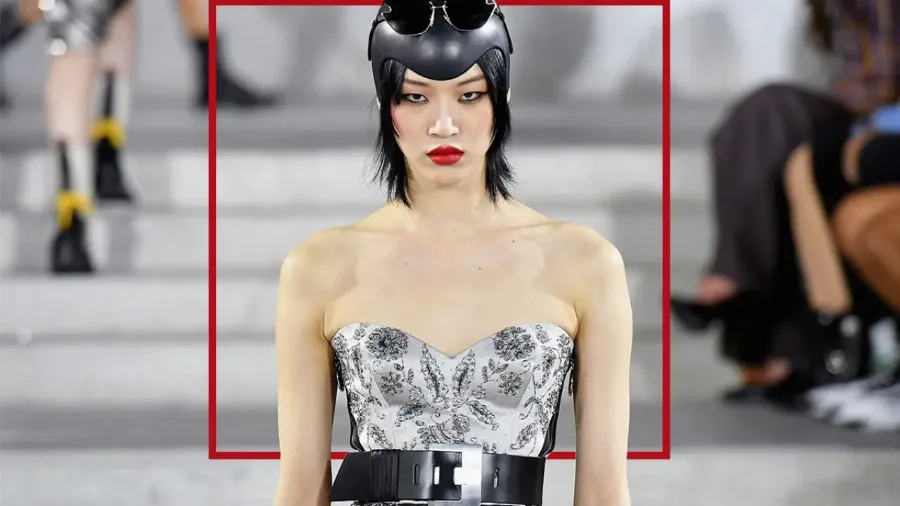 Макияж 80-х снова в тренде: неофутуризм на показе Louis Vuitton Cruise 2020