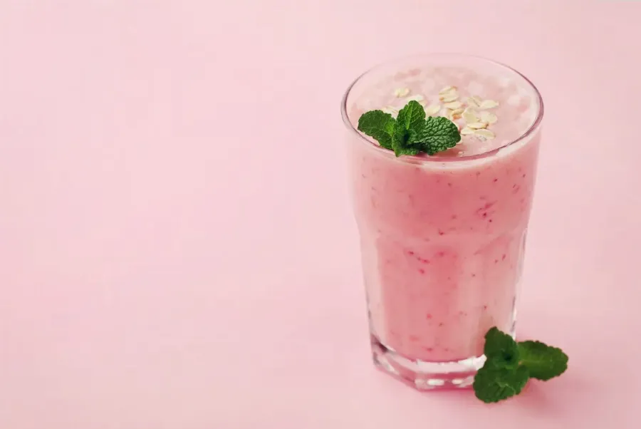 Клубника с бананом и овсянкой