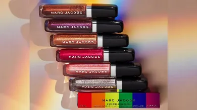 Marc Jacobs Beauty выпустил блески для губ в поддержку ЛГБТ