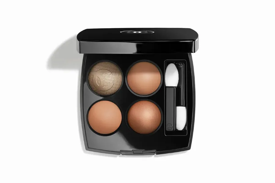 Chanel, Duo Bronze Et Lumiere in Clair