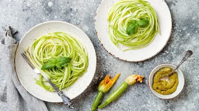 Pin it: модные прически с заколками на лето 2019