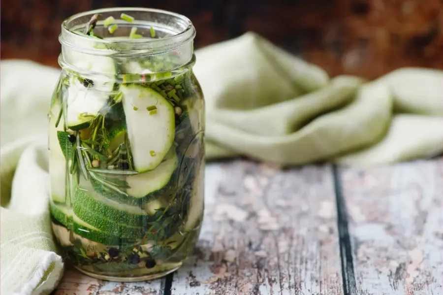 Маринованные кабачки с пряностями