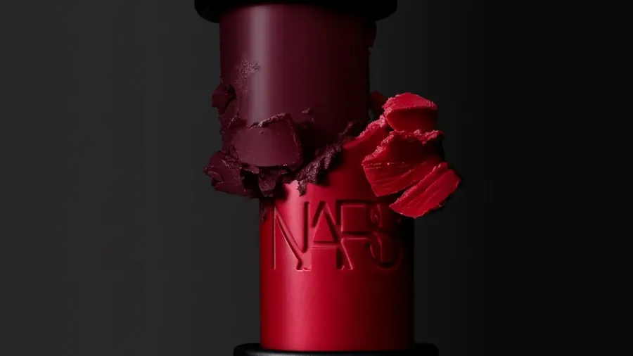 Nars представил пикантную рекламу помад для губ