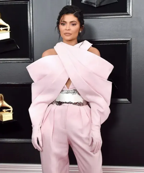 Kylie Cosmetics и Balmain представили совместную коллекцию макияжа