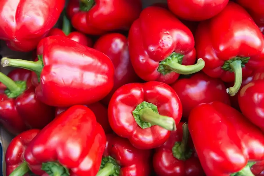 корисні продукти, які позбавлять набряків