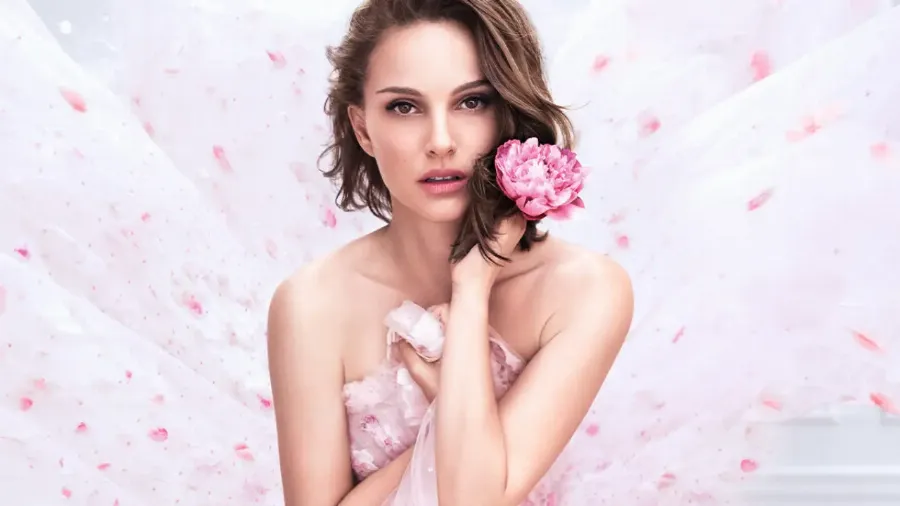Натали Портман в рекламе нового аромата Miss Dior n'Roses