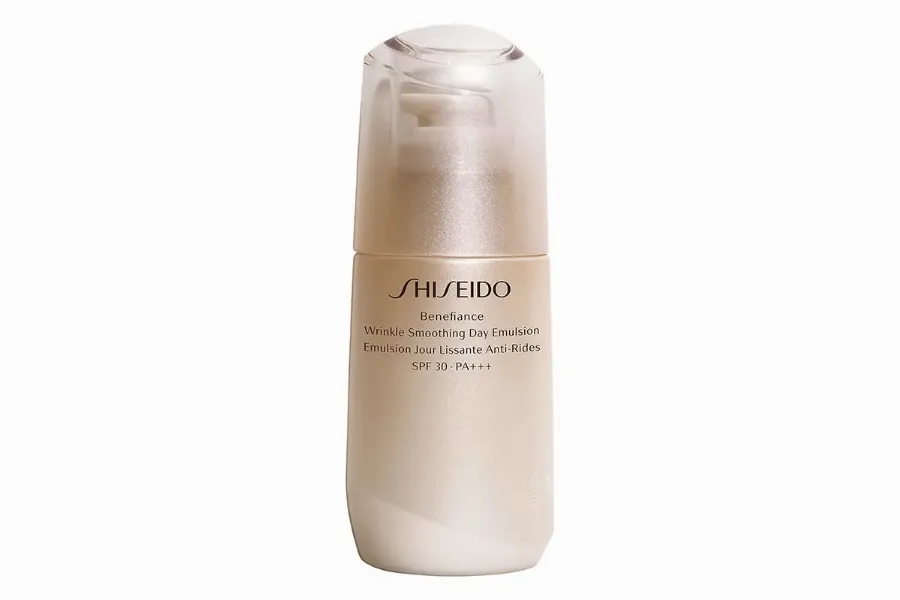 Shiseido, Benefiance Wrinkle Smoothing Day Emulsion SPF 20