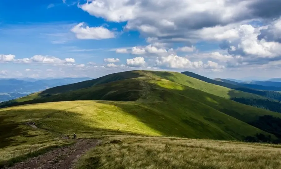Боржавський хребет і озеро Синевир
