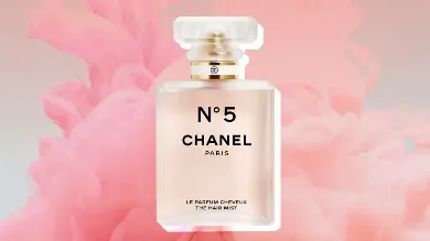 У Chanel вийшов новий міст для волосся з культовим ароматом Chanel No 5