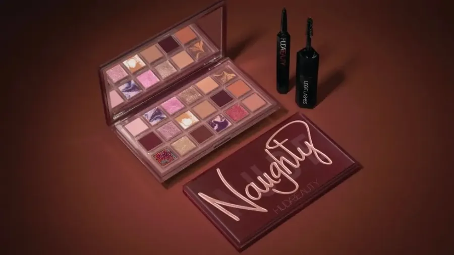 У Huda Beauty вышла новая большая палетка теней для век