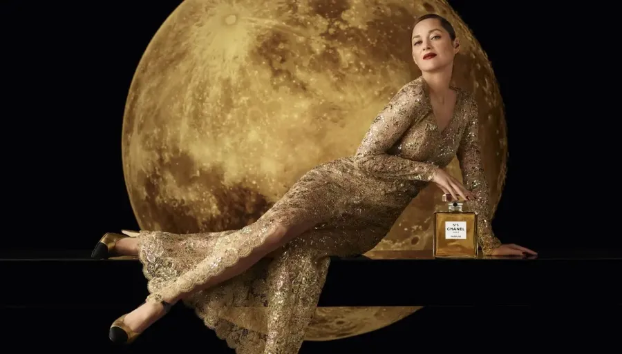 Марион Котийяр в фильме Chanel N° 5
