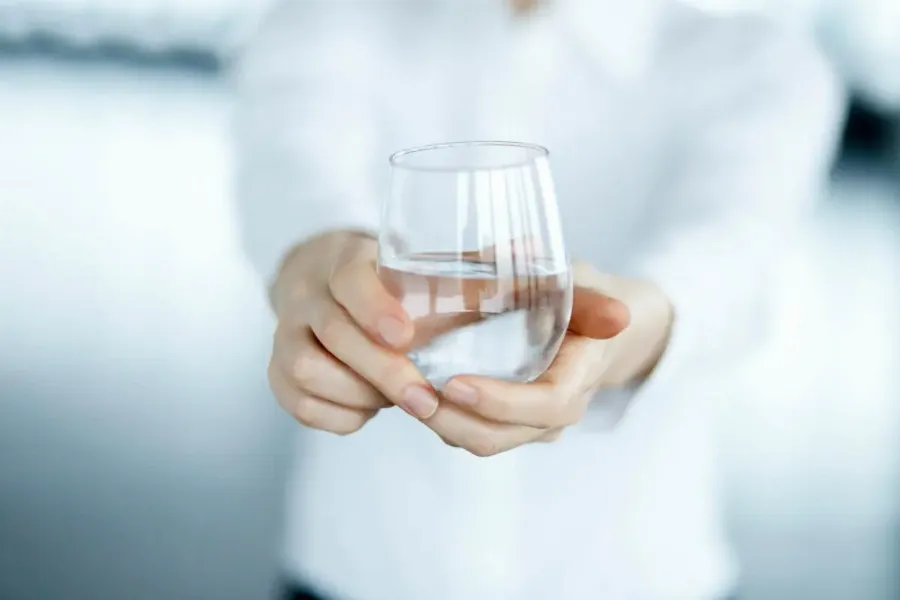 Меньше воды: как вывести лишнюю воду из организма и избавиться от отеков