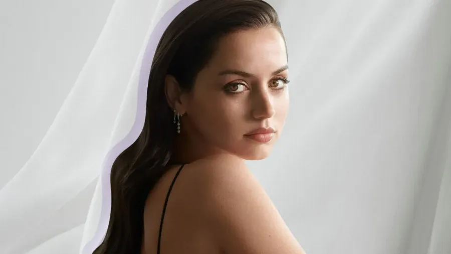 Ана де Армас стала амбассадором Estee Lauder