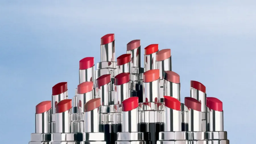 Лили Роуз-Депп раскрывает секреты создания помады Chanel Rouge Coco Bloom (видео)
