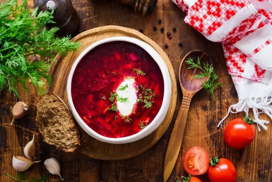 Как приготовить царский борщ с черносливом