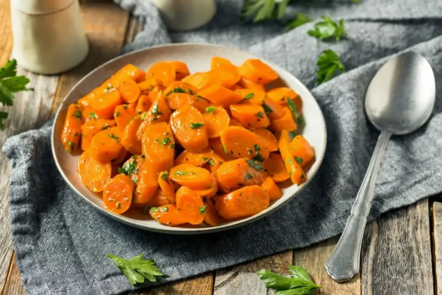 Теплый витаминный салат из моркови и тмина