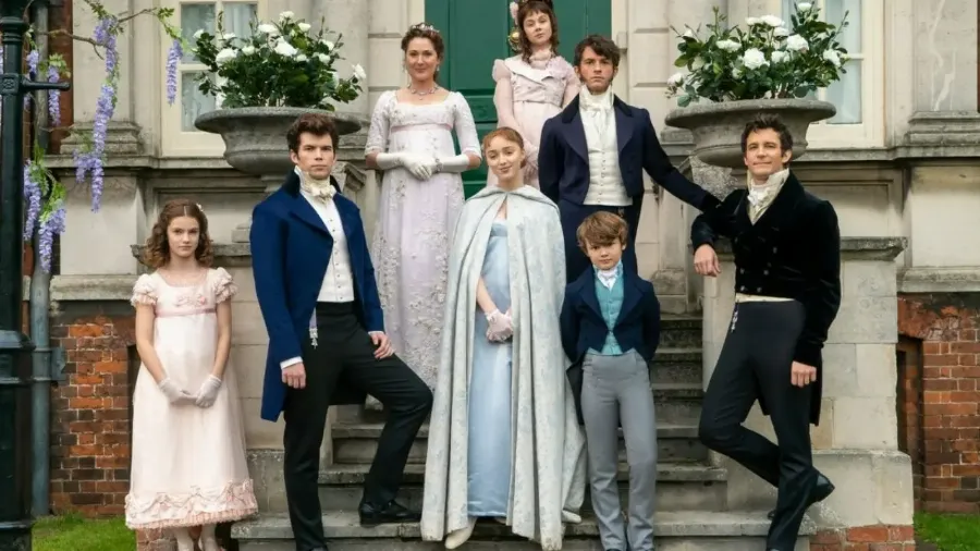 Netflix выпустит коллекцию обуви в стиле «Бриджертонов»