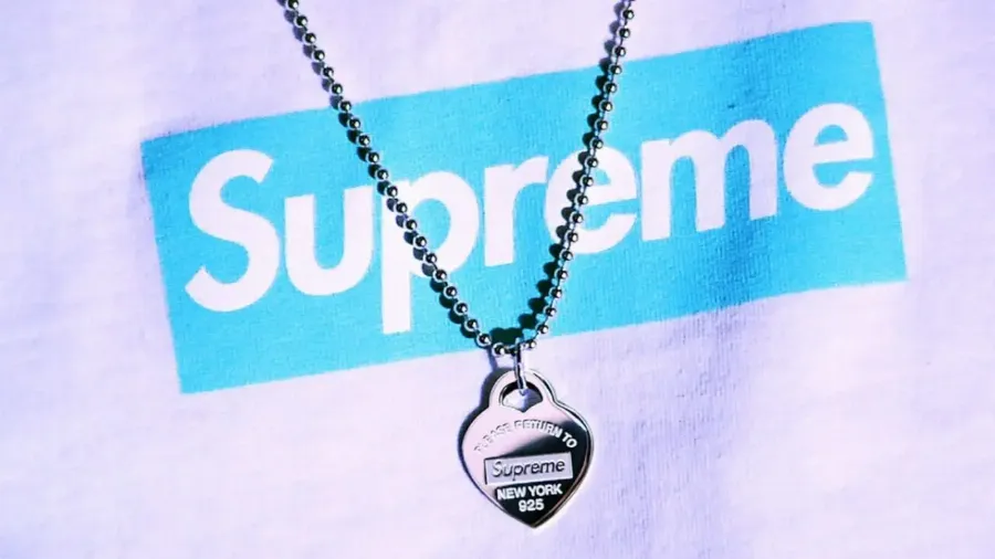 Украшения и не только: Supreme и Tiffany & Co. представили общую коллекцию