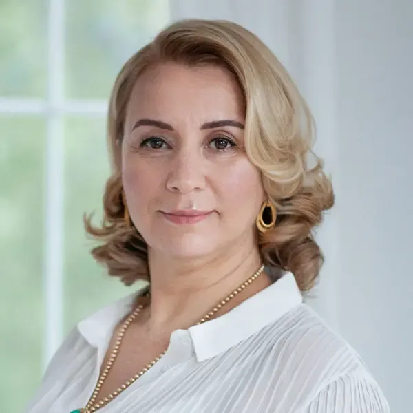 Олена Романова