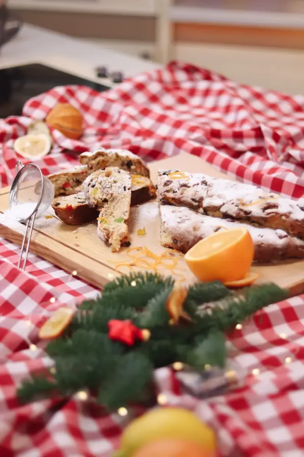 Вкус Рождества: классический штоллен от Руслана Сеничкина