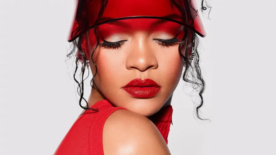 Ріанна представила нову колекцію помад Fenty Beauty Icon