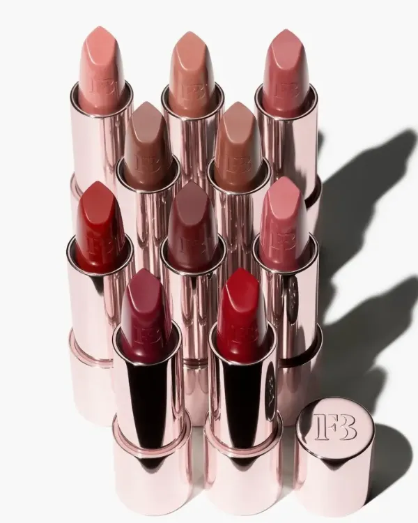 Рианна представила новую коллекцию помад Fenty Beauty Icon