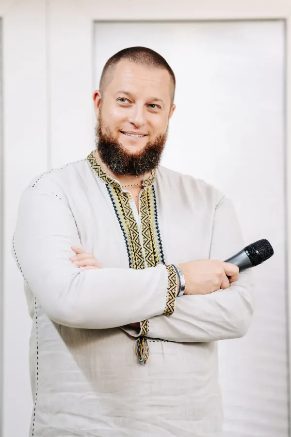 Андрей Ставницер