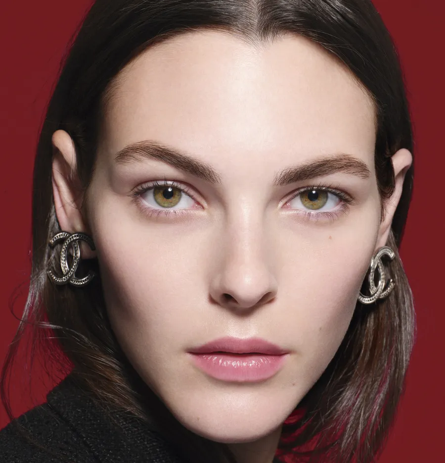Chanel доповнили лінійку N°1 De Chanel на основі екстракту червоної камелії