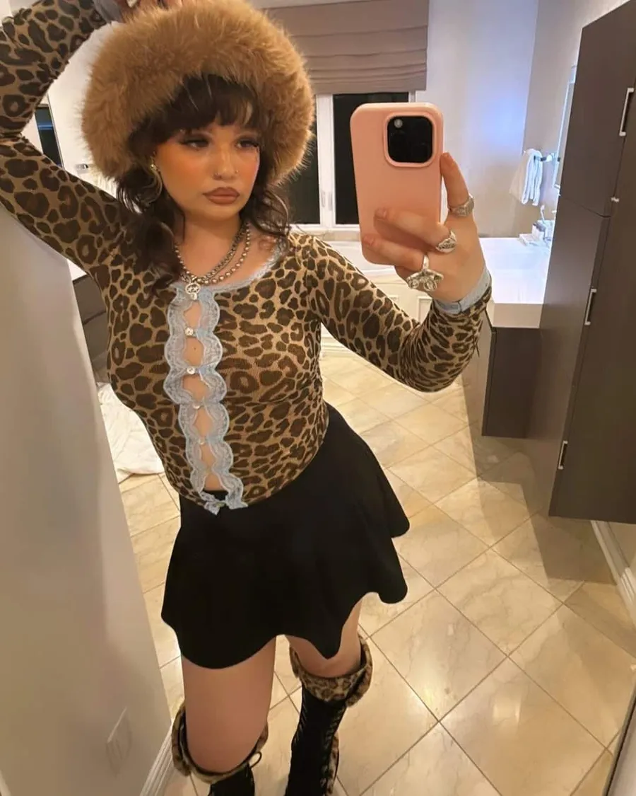 Лола Янг
