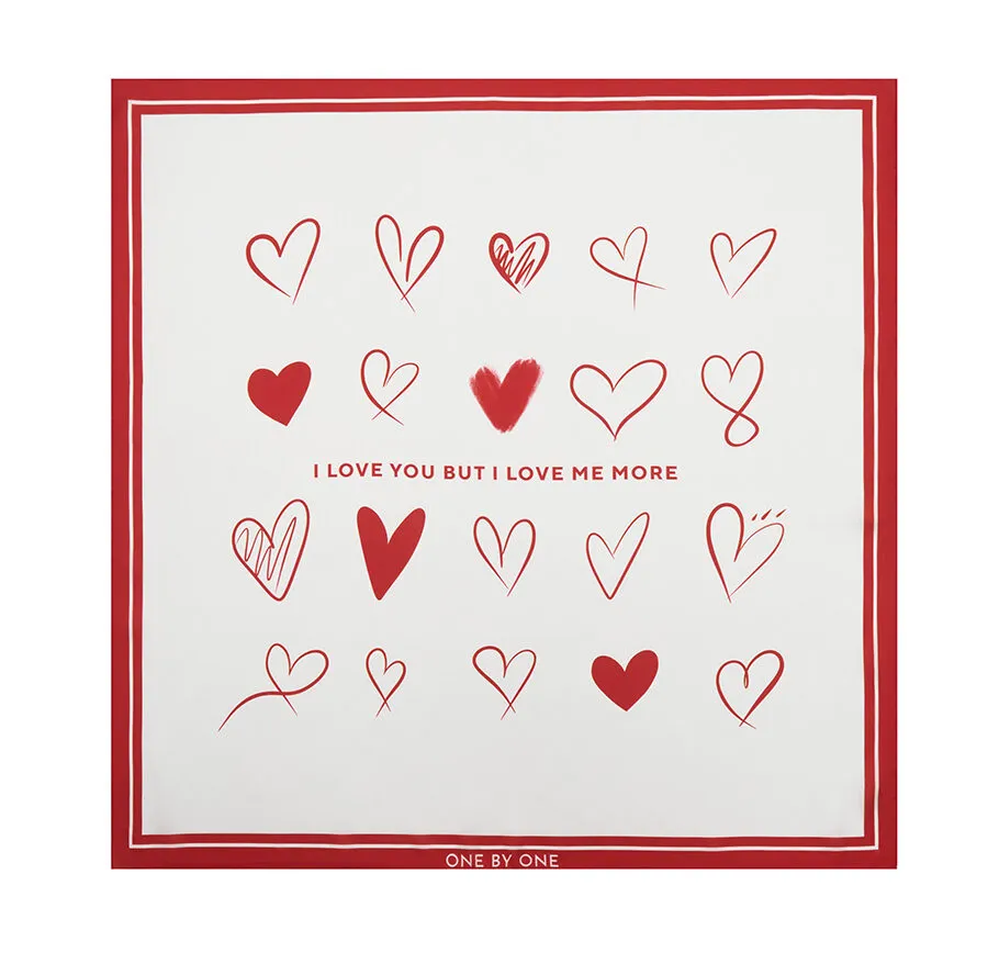 One by One,  Хустинка білого кольору з принтом у серця і напис «Love you»
