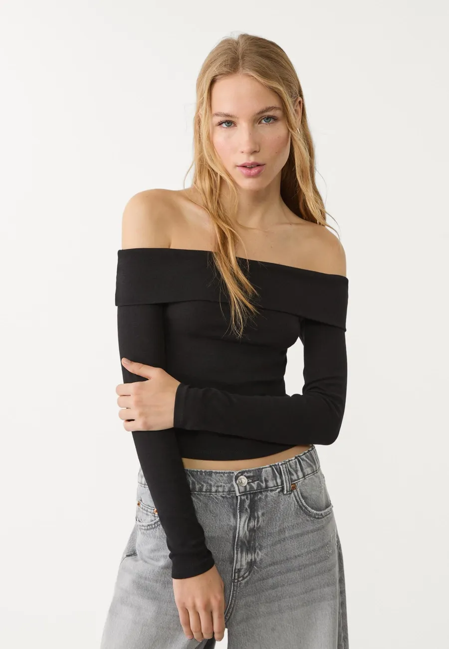 Stradivarius, Топ із відкритими плечима 
