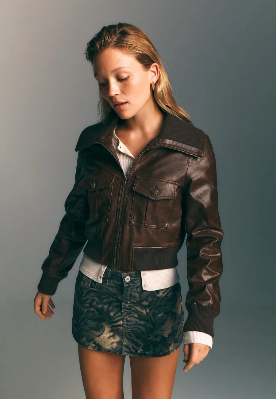 Stradivarius, Коротка куртка зі штучної шкіри з кишенями 