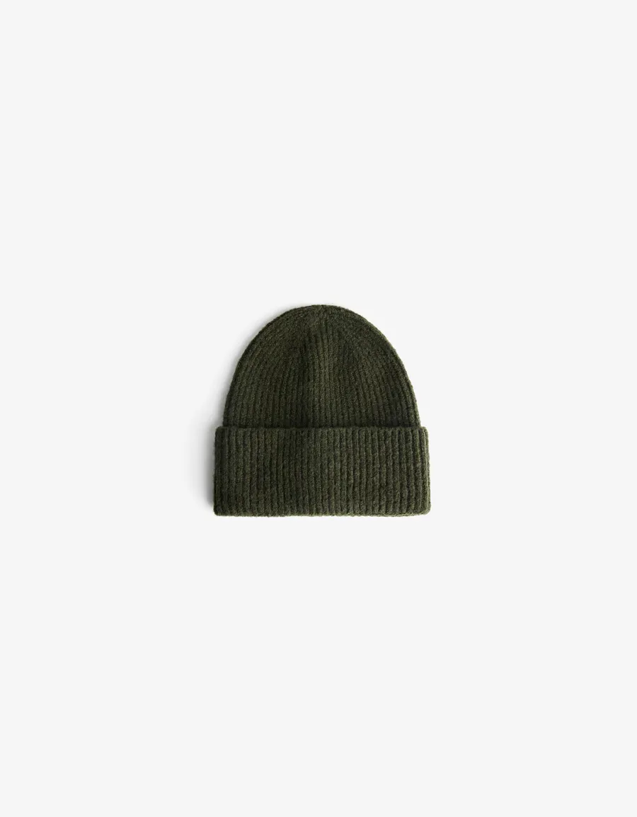 Bershka, Базова шапка