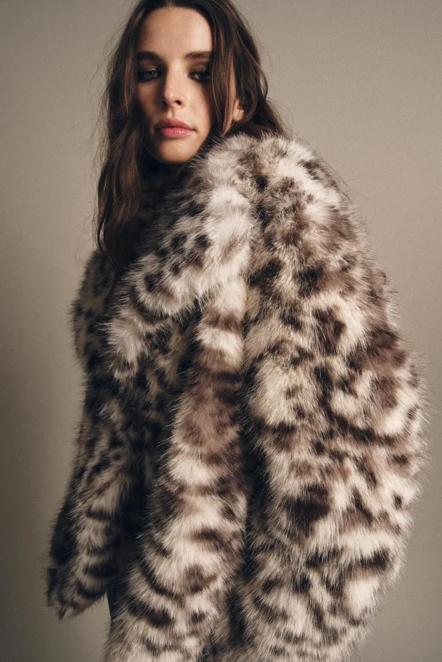 Zara, коротке пальто зі штучного хутра з тваринним принтом ZW Collection