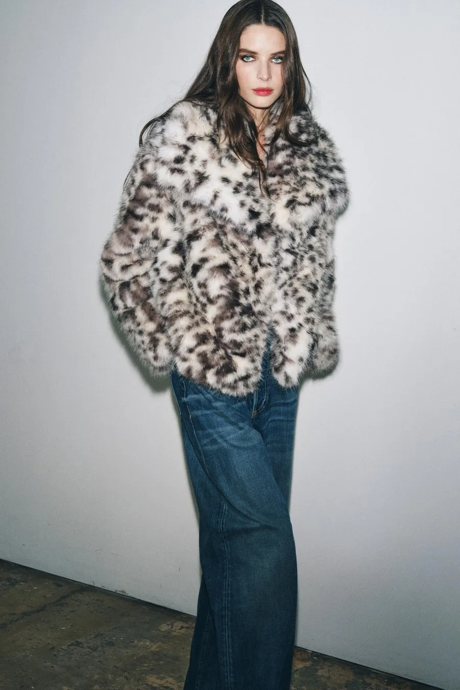 Zara, коротке пальто зі штучного хутра з тваринним принтом ZW Collection