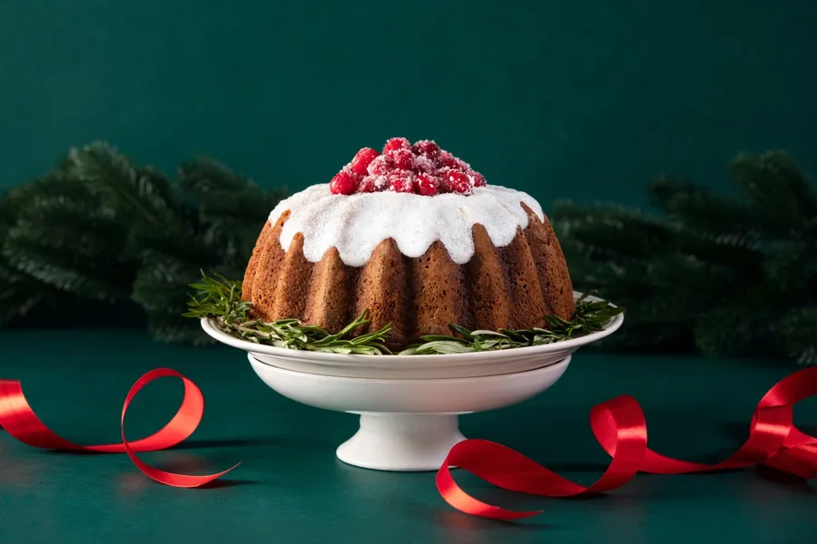 Шведський різдвяний брусничний кекс (Lingonkaka) з лісовими горіхами, рецепти новорічної випічки, новорічні кекси рецепти