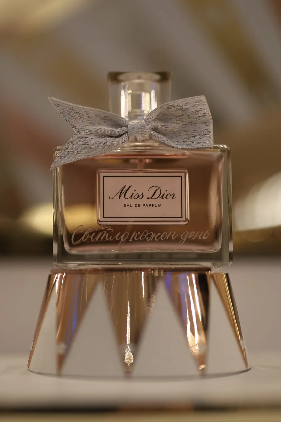 Miss Dior аромат з гравіюванням