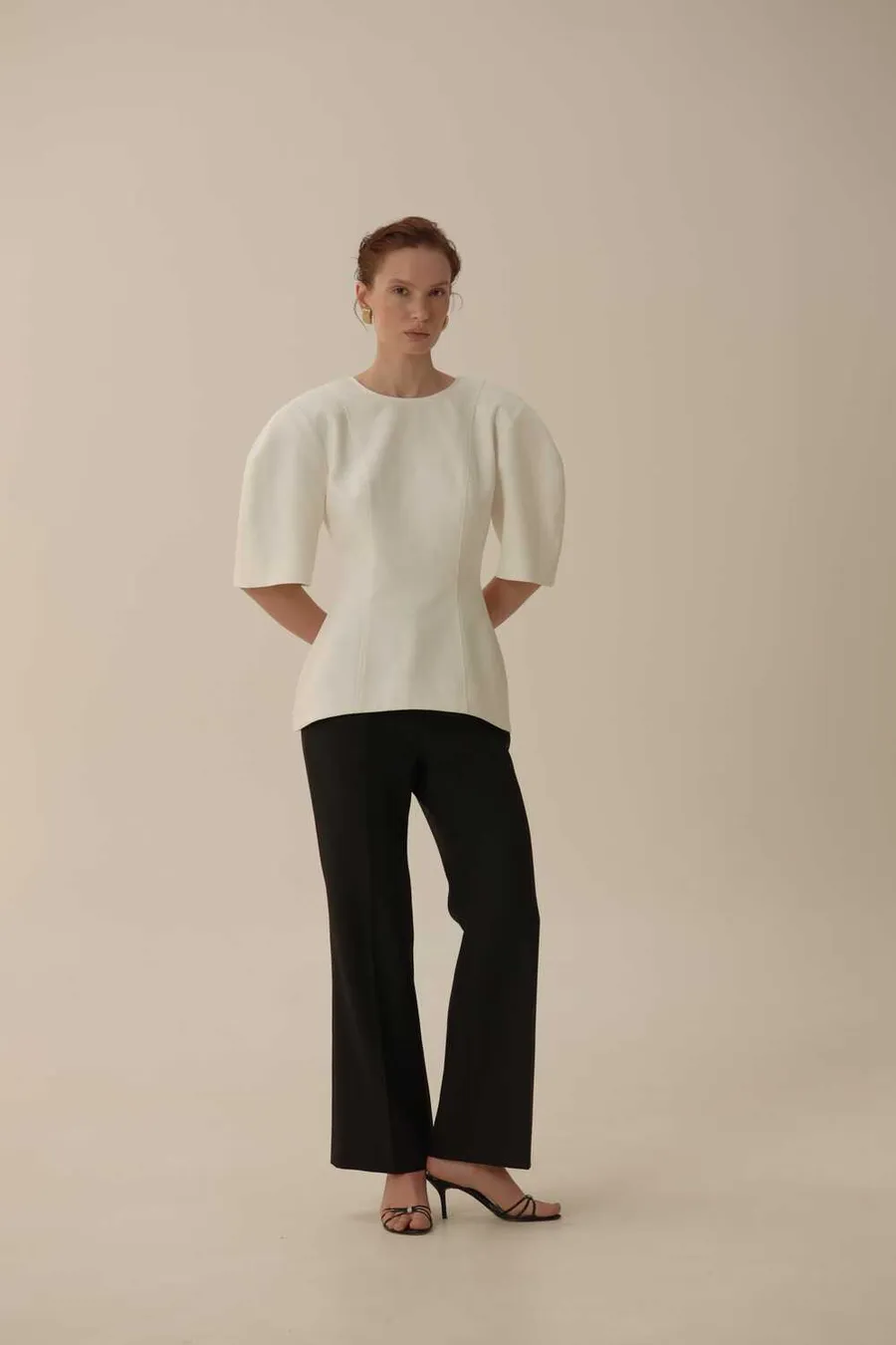 Топ Selice White Linen, L’eskizzo