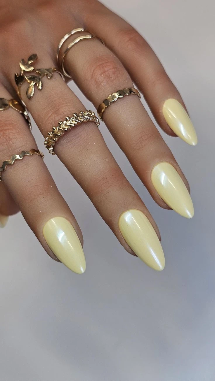 Перламутрові Butter Nails